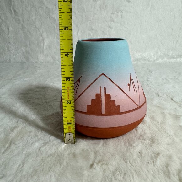 Native American Sioux Etched Pottery Vase signed S. Thunder  7/Sioux - Picture 6 of 7